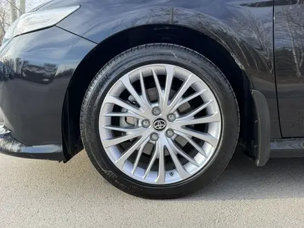 Toyota Camry 2021 года за 16 400 000 тг. в Астана – фото 22