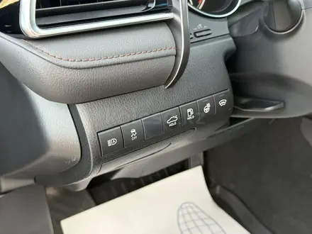 Toyota Camry 2021 года за 16 400 000 тг. в Астана – фото 35