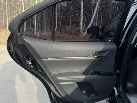 Toyota Camry 2021 года за 16 400 000 тг. в Астана – фото 37
