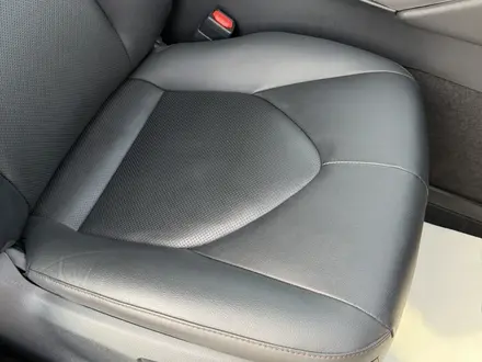 Toyota Camry 2021 года за 16 400 000 тг. в Астана – фото 43