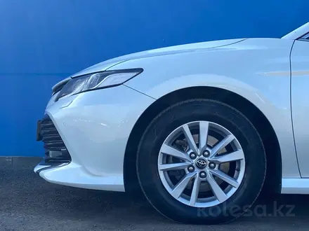 Toyota Camry 2019 года за 11 490 000 тг. в Алматы – фото 6