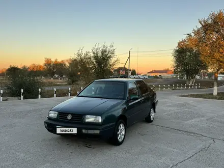 Volkswagen Vento 1995 года за 949 999 тг. в Уральск – фото 2