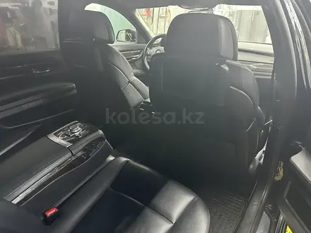 BMW 750 2010 года за 7 000 000 тг. в Астана – фото 4