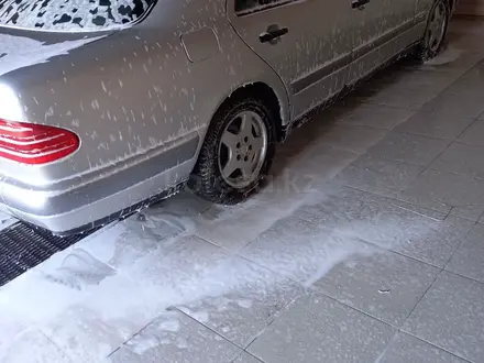 Mercedes-Benz E 240 1997 года за 2 300 000 тг. в Караганда – фото 5