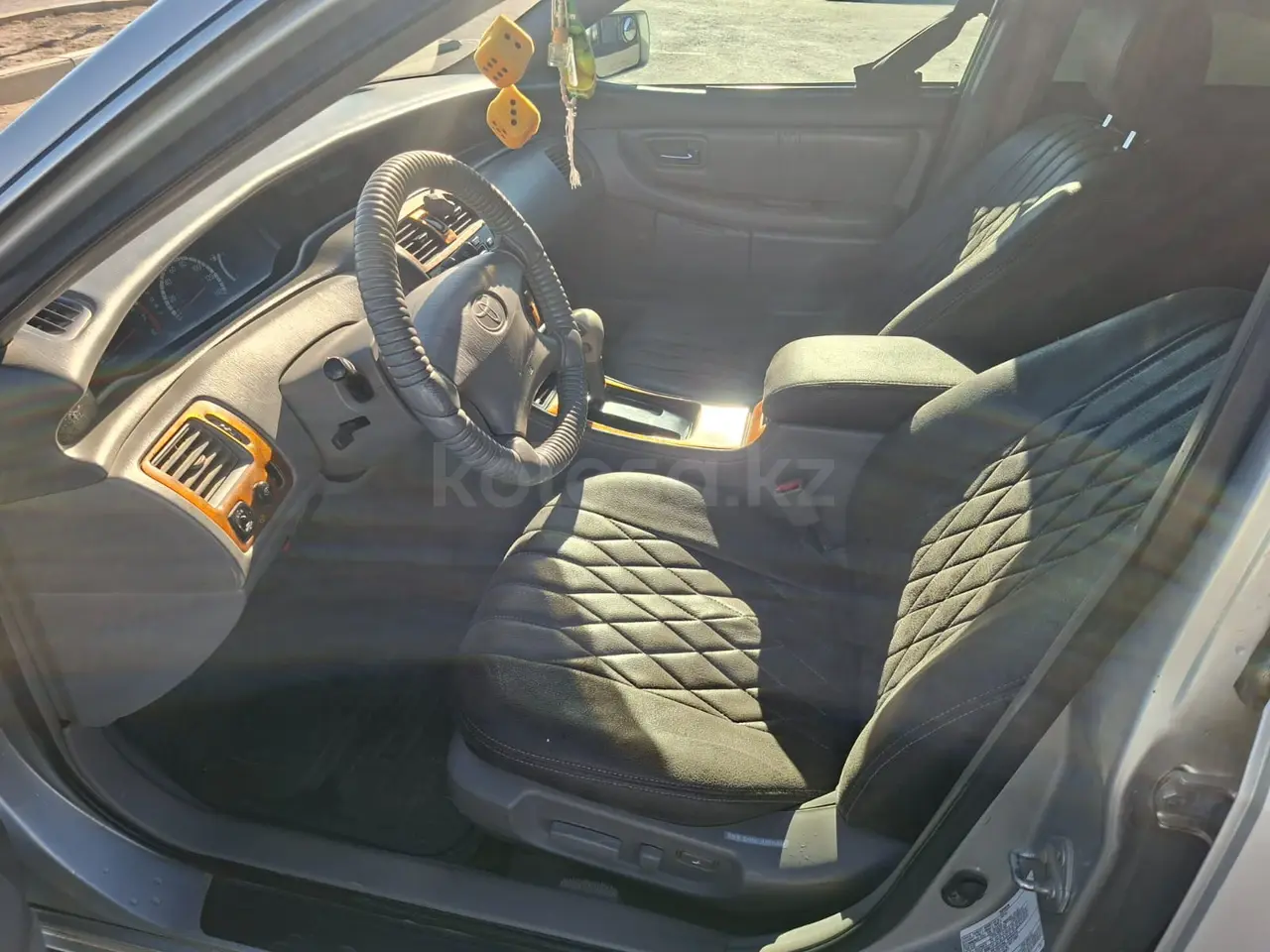 Toyota Avalon, 2001