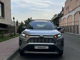 Toyota RAV4 2021 года за 16 800 000 тг. в Шымкент – фото 2