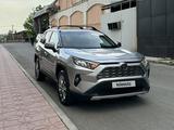 Toyota RAV4 2021 года за 16 800 000 тг. в Шымкент