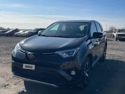 Toyota RAV4 2018 года за 9 500 000 тг. в Актобе – фото 12