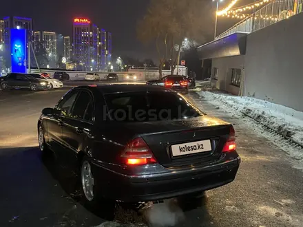 Mercedes-Benz C 240 2001 года за 3 150 000 тг. в Алматы – фото 4