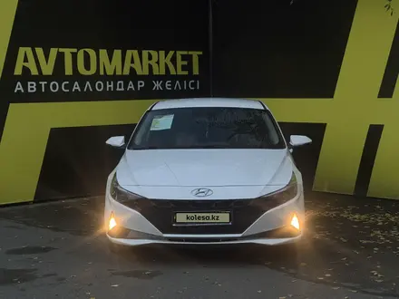 Hyundai Elantra 2021 года за 7 750 000 тг. в Семей – фото 2