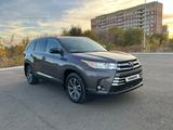 Toyota Highlander 2019 годаfor18 000 000 тг. в Аксай