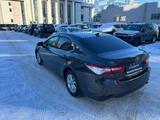 Toyota Camry Elegance 2018 года за 10 350 000 тг. в Астана – фото 2
