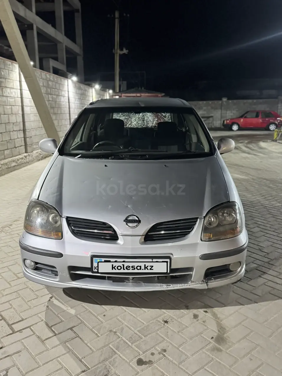 Nissan Tino, 1999