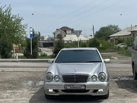 Mercedes-Benz E 320 2001 года за 5 300 000 тг. в Шаульдер – фото 2