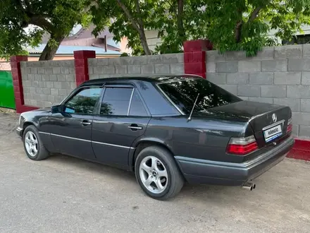 Mercedes-Benz E 280 1993 года за 2 800 000 тг. в Шу – фото 2