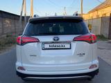 Toyota RAV4 2016 года за 12 500 000 тг. в Шымкент – фото 2