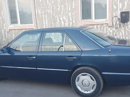 Mercedes-Benz E 230 1991 года за 1 600 000 тг. в Алматы – фото 4