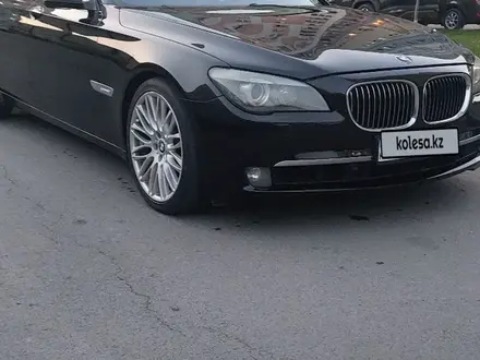BMW 750 2009 года за 11 800 000 тг. в Алматы – фото 21