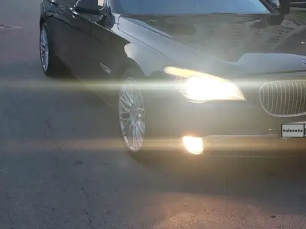 BMW 750 2009 года за 10 000 000 тг. в Алматы – фото 20