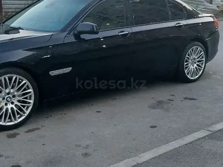BMW 750 2009 года за 11 800 000 тг. в Алматы – фото 24