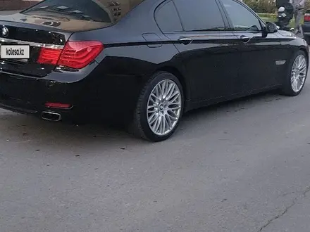 BMW 750 2009 года за 11 800 000 тг. в Алматы – фото 27