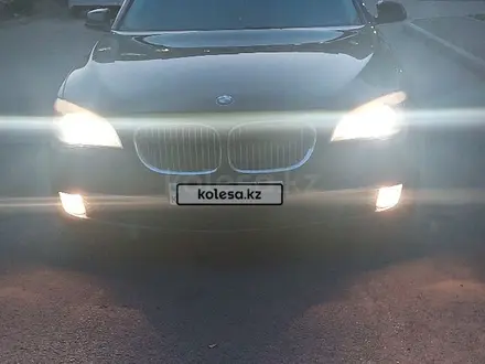 BMW 750 2009 года за 10 000 000 тг. в Алматы – фото 29