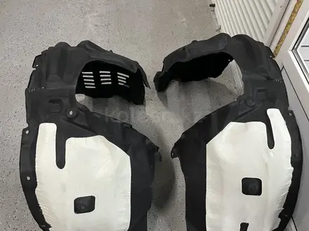 Подкрыльник на Toyota Highlander за 15 000 тг. в Алматы