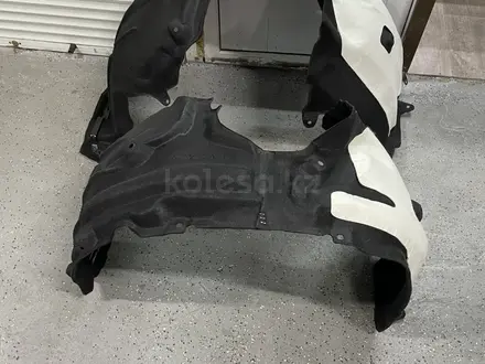 Подкрыльник на Toyota Highlander за 15 000 тг. в Алматы – фото 3