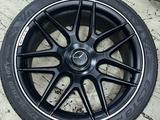 W222 6.3 AMG комплект дисков с резиной за 800 000 тг. в Алматы – фото 2