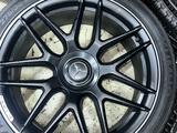 W222 6.3 AMG комплект дисков с резиной за 800 000 тг. в Алматы – фото 5