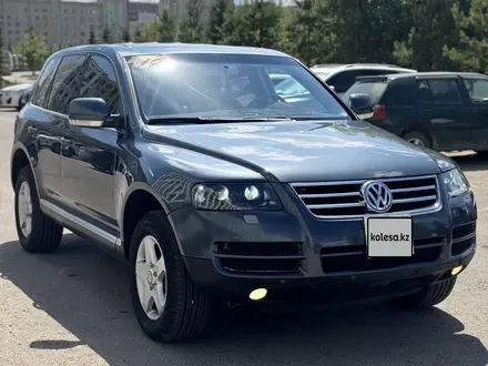 Volkswagen Touareg 2004 года за 5 500 000 тг. в Астана – фото 2