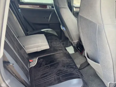 Volkswagen Touareg 2004 года за 5 500 000 тг. в Астана – фото 10