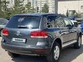 Volkswagen Touareg 2004 года за 5 500 000 тг. в Астана – фото 4