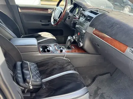 Volkswagen Touareg 2004 года за 5 500 000 тг. в Астана – фото 8