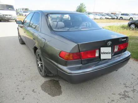 Toyota Camry 2001 года за 2 343 333 тг. в Актобе – фото 4