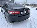 Toyota Camry 2017 года за 7 900 000 тг. в Актобе – фото 12