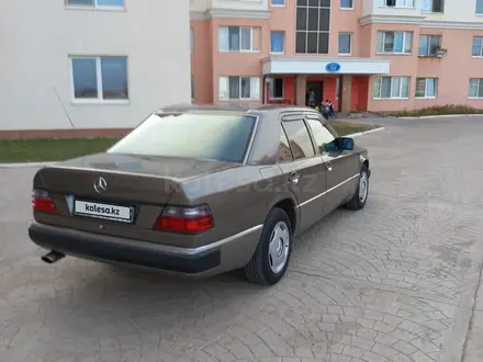 Mercedes-Benz E 200 1990 года за 1 800 000 тг. в Астана – фото 2