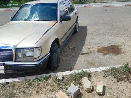 Mercedes-Benz E 200 1989 года за 650 000 тг. в Сатпаев – фото 3