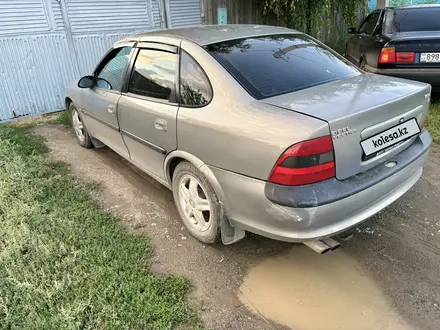 Opel Vectra 1996 года за 1 500 000 тг. в Актобе – фото 4