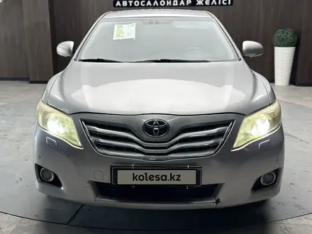 Toyota Camry 2009 года за 6 590 000 тг. в Актобе – фото 2