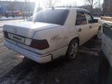 Mercedes-Benz E 200 1993 года за 1 000 000 тг. в Семей – фото 4