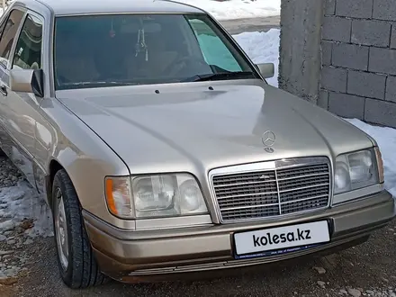Mercedes-Benz E 200 1994 года за 2 500 000 тг. в Шымкент