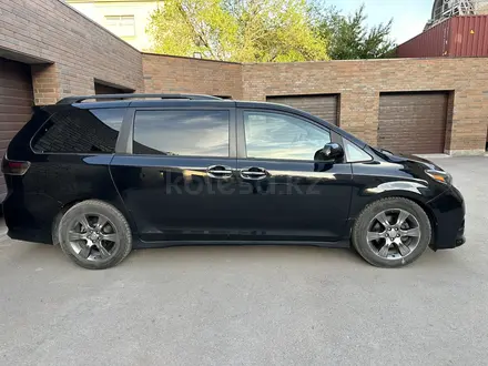 Toyota Sienna 2015 года за 8 500 000 тг. в Караганда – фото 4