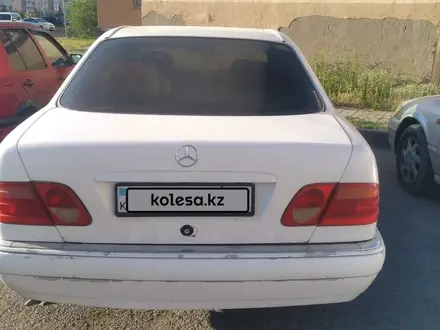 Mercedes-Benz E 320 1996 года за 2 200 000 тг. в Талдыкорган – фото 3