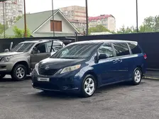 Toyota Sienna, 2011