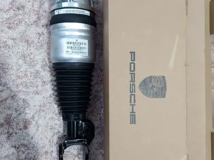 Передние пневмостойки на Porsche cayenne 958, Volkswagen toureg, audi Q7 за 595 000 тг. в Астана