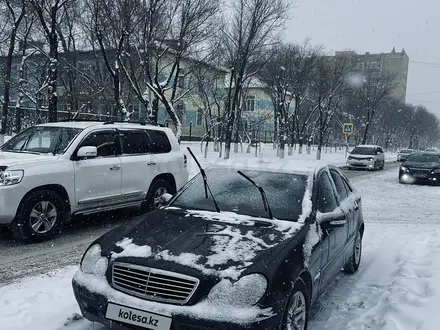 Mercedes-Benz C 200 2001 года за 2 800 000 тг. в Астана – фото 8