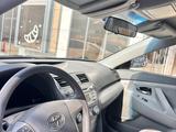 Toyota Camry 2010 года за 4 600 000 тг. в Атырау – фото 5