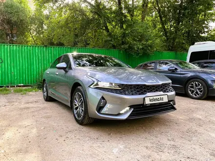 Kia K5 2022 года за 11 400 000 тг. в Алматы