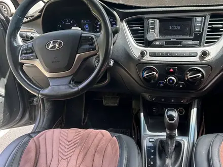 Hyundai Accent 2019 года за 7 000 000 тг. в Актау – фото 3